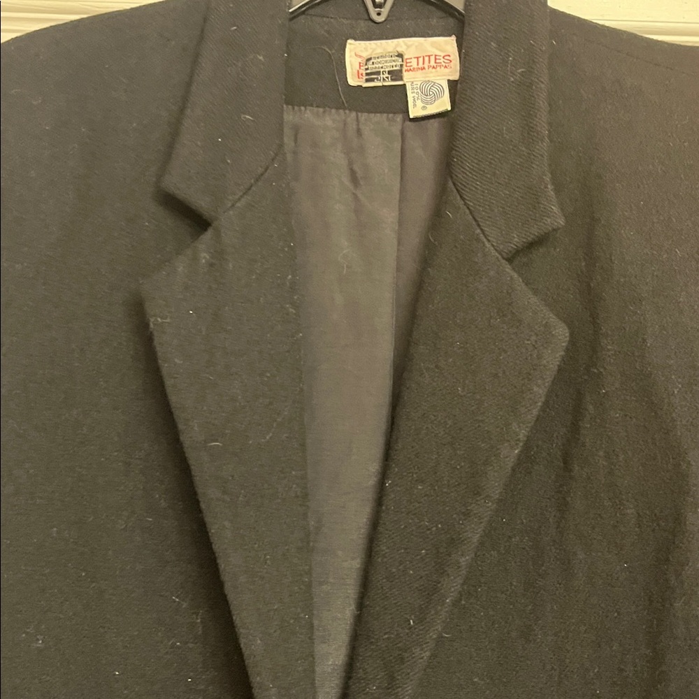 Lovely Block Island Petites by Marina Pappas, 100% Wool Blazer. Black